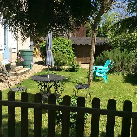 Les Rosiers Gites Hébergement de vacances Valojoulx