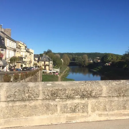 Les Rosiers Gites Hébergement de vacances Valojoulx